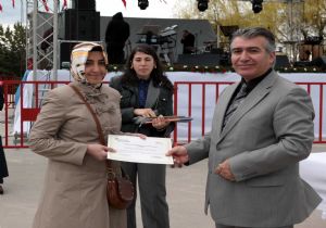 Türkçeyi severek öğrendiler